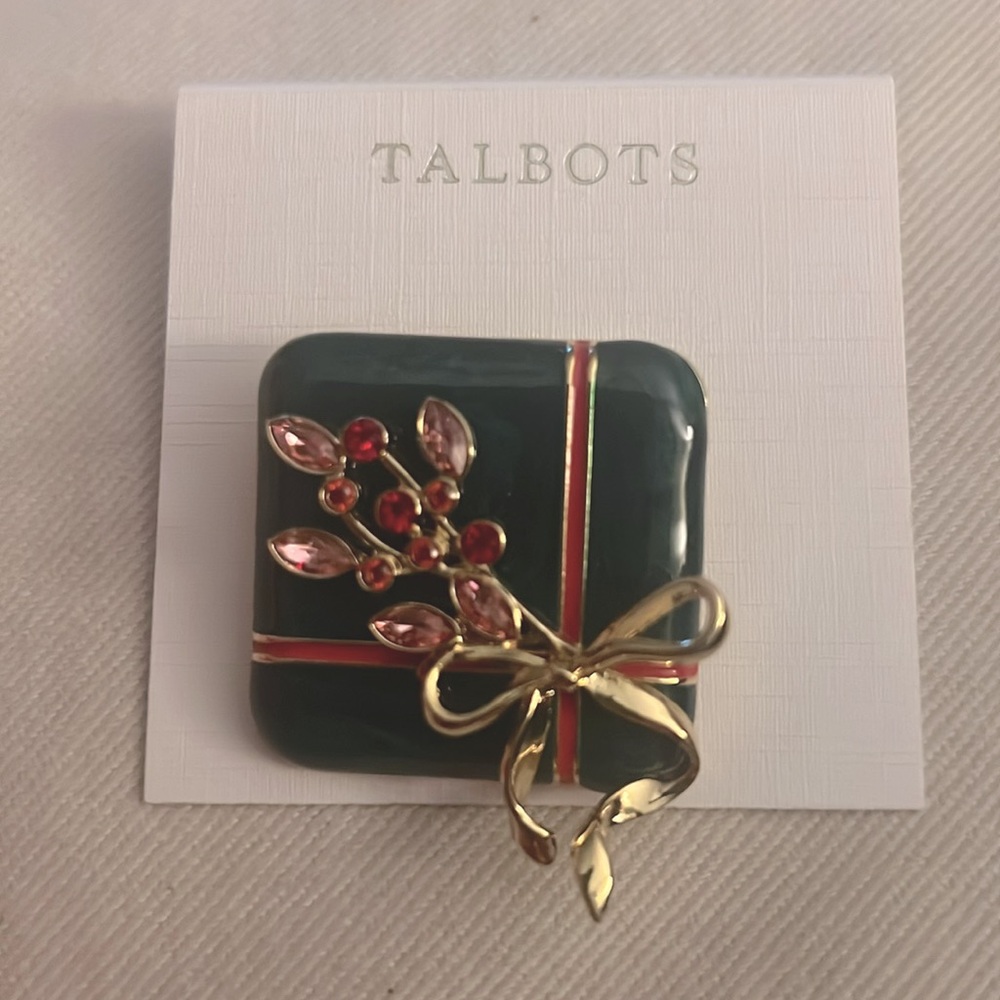 Talbots Green Gift Box Rhinestone Gold Enameled Holiday Brooch Pin